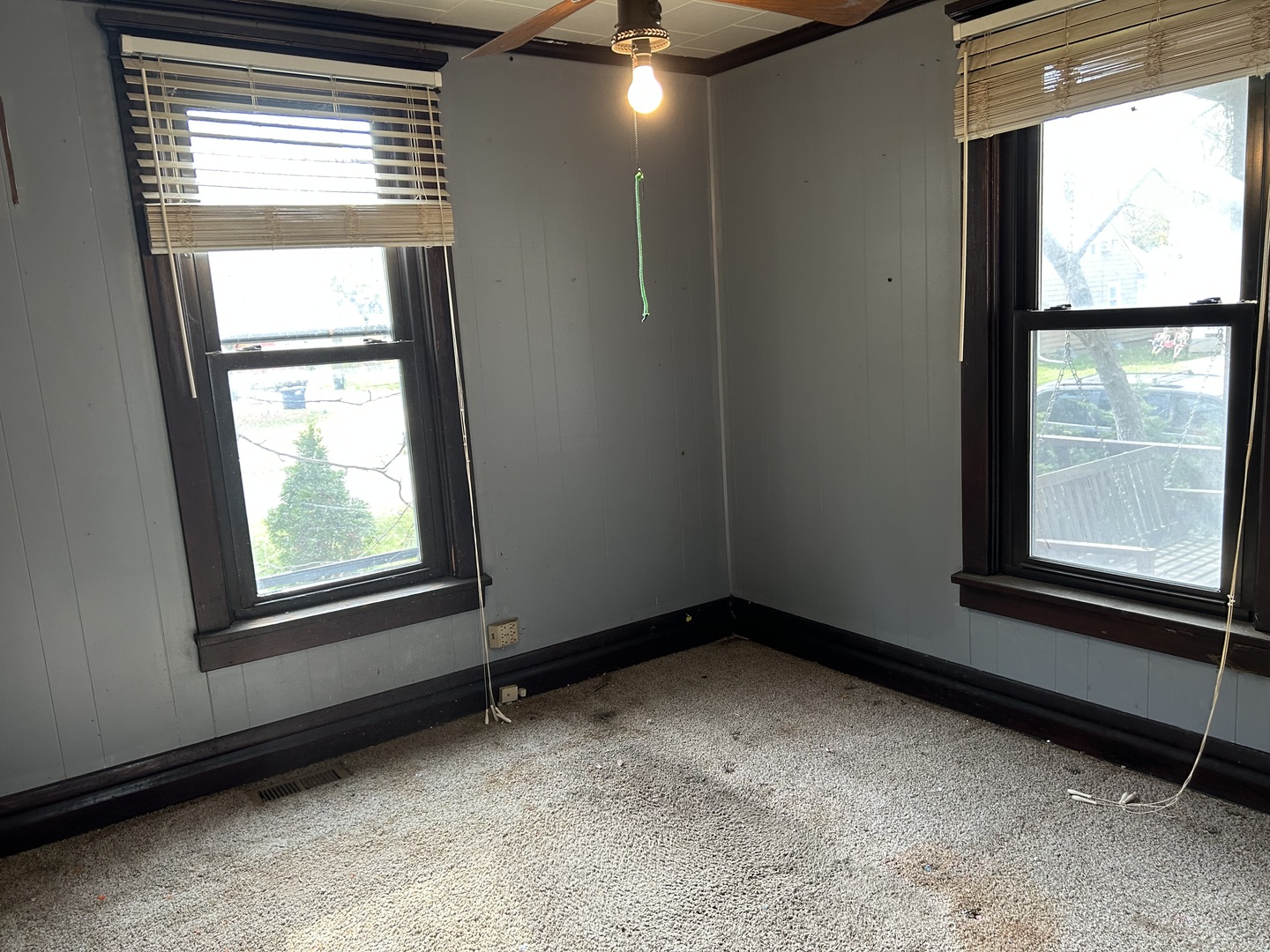 1041 Sheridan Avenue Deerfield, IL 60015 - Photo 12 of 17 a view of an empty room with a window