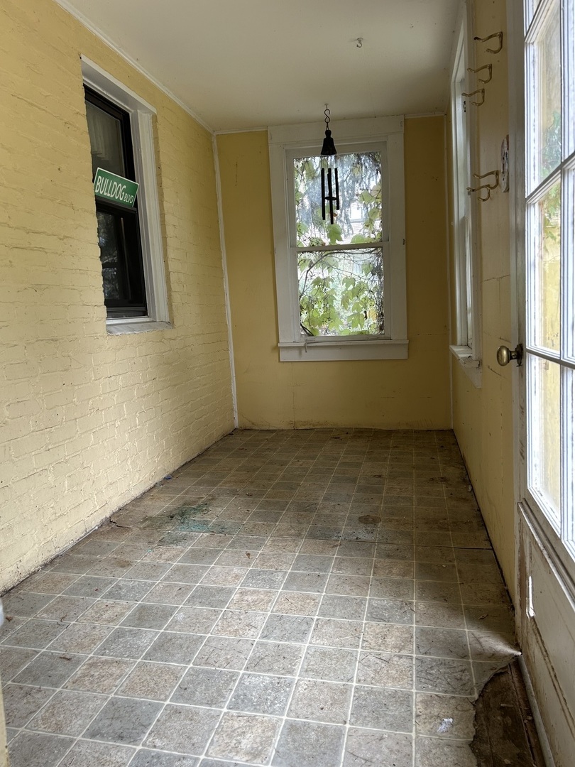 1041 Sheridan Avenue Deerfield, IL 60015 - Photo 15 of 17 a view of an empty room with a window