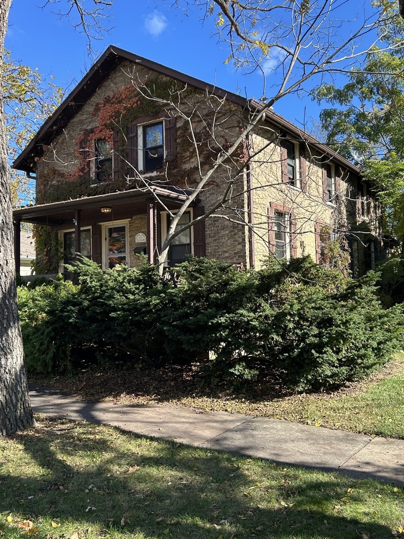 1041 Sheridan Avenue Deerfield, IL 60015 - Photo 2 of 17 a view of a house with a yard