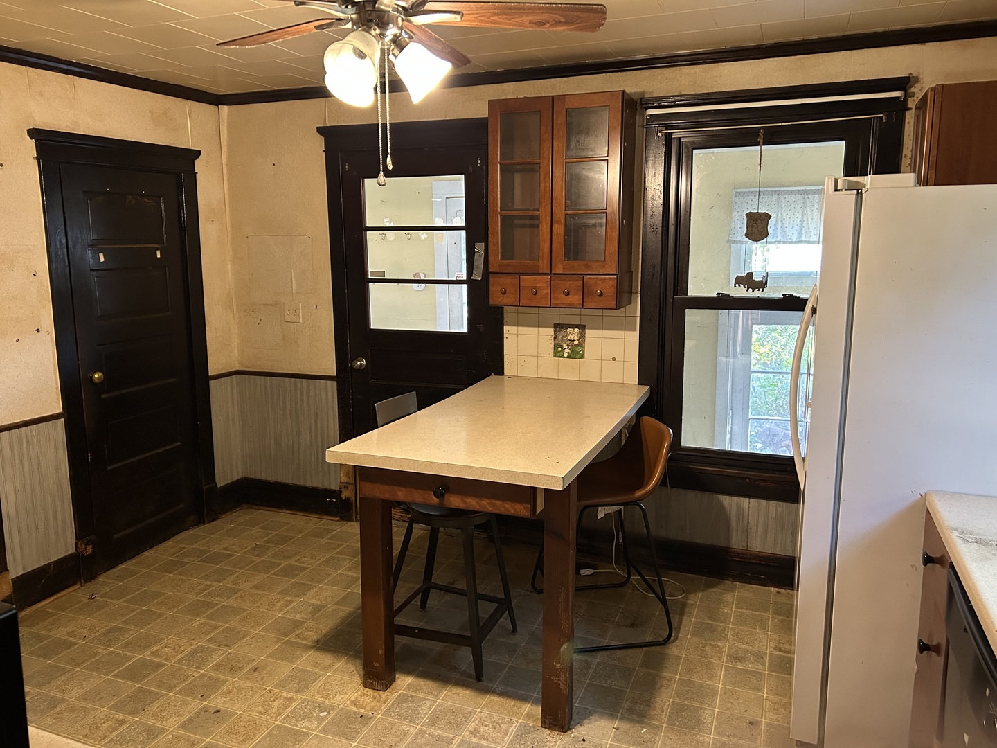 1041 Sheridan Avenue Deerfield, IL 60015 - Photo 3 of 17 a dining room with furniture and window