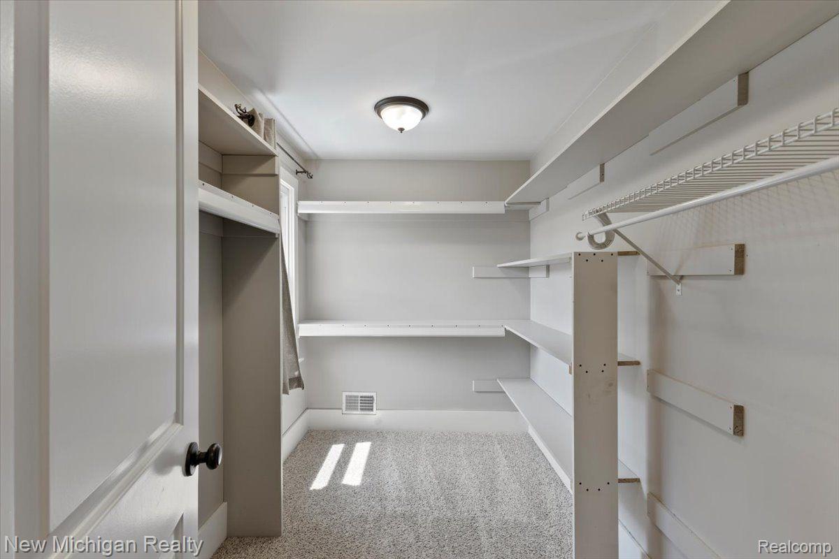 2994 Cumberland Road Berkley, MI 48072 - Photo 13 of 37 Primary walkin-closet