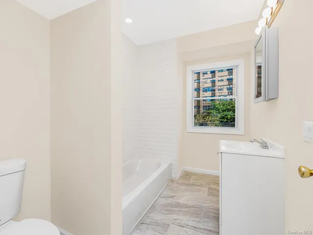 $3,900 | 155 Warburton Avenue, Unit 2, Yonkers, NY 10701