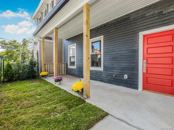 $3,900 | 155 Warburton Avenue, Unit 2, Yonkers, NY 10701