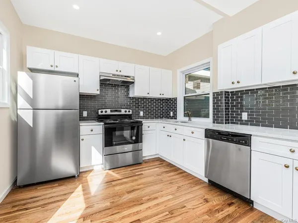 $3,900 | 155 Warburton Avenue, Unit 2, Yonkers, NY 10701