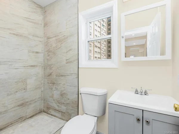 $3,900 | 155 Warburton Avenue, Unit 2, Yonkers, NY 10701