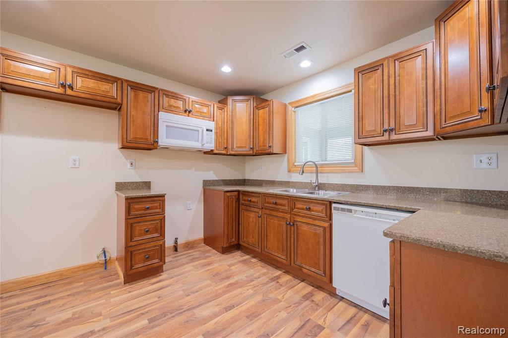36093 Herman Street Romulus, MI 48174 - Photo 10 of 32 Gallery Image 10