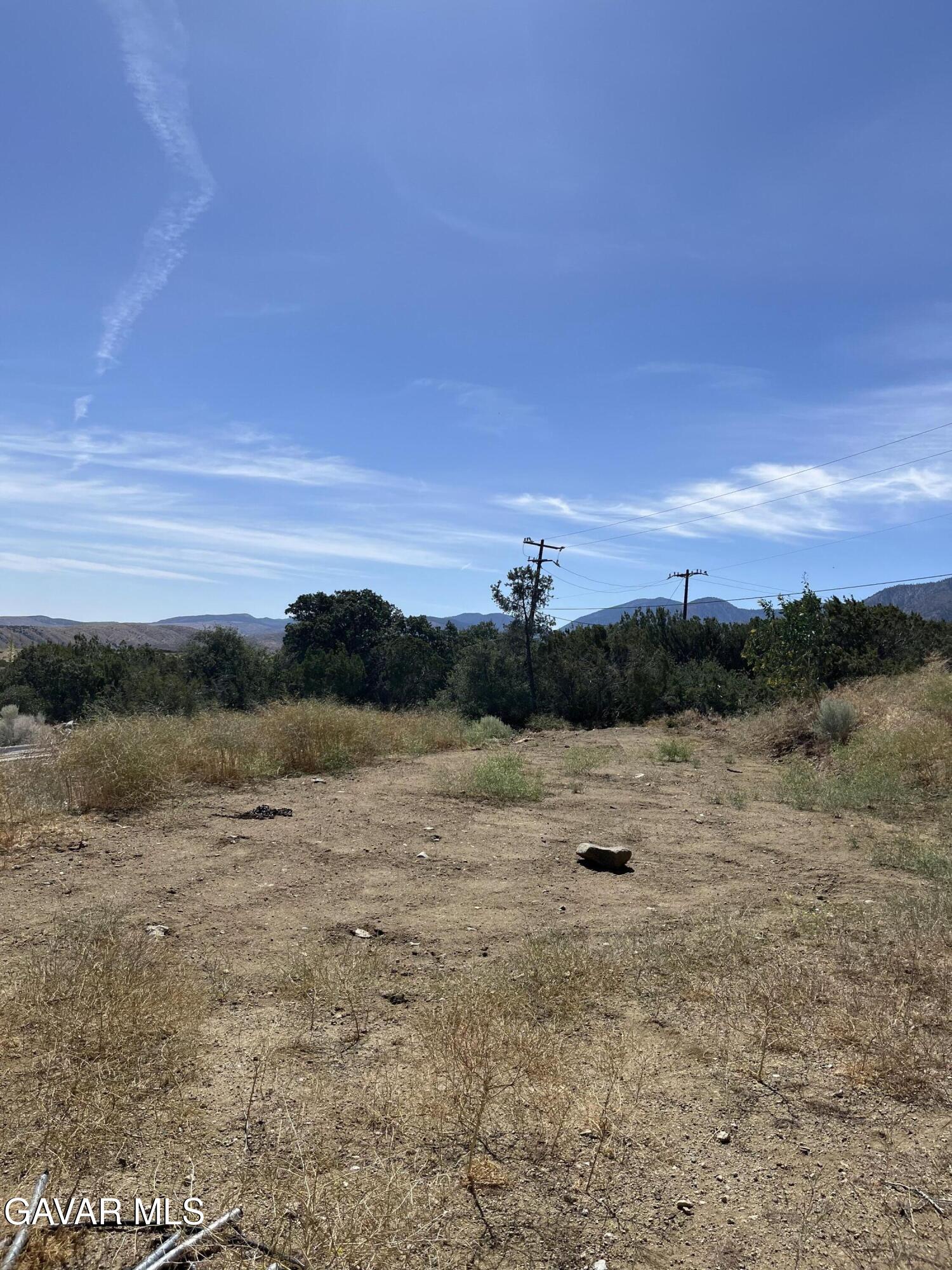 11216 Juniper Mesa Road Littlerock, CA 93543 - Photo 2 of 6 a view of lake