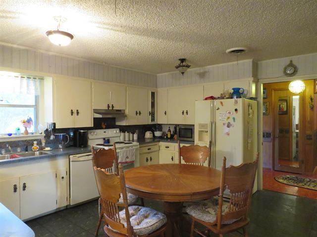 110 West Lakecrest Drive Bluffton, TX 78607 - Photo 14 of 45