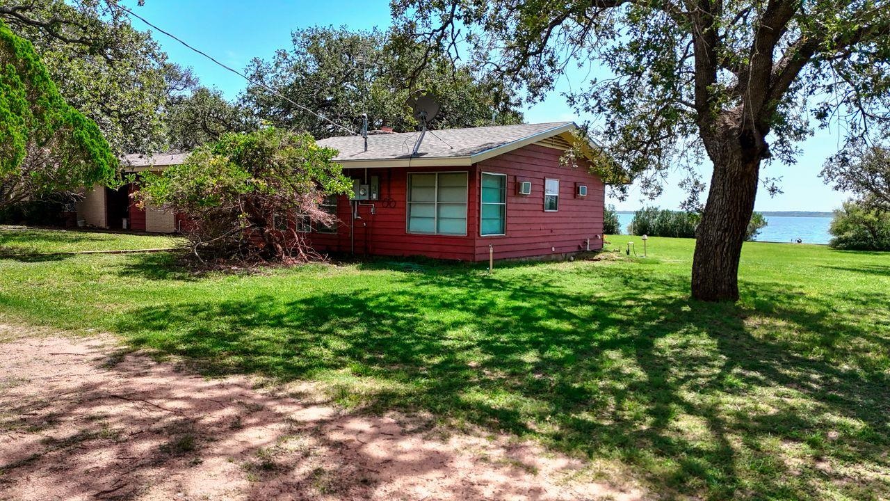 110 West Lakecrest Drive Bluffton, TX 78607 - Photo 2 of 45