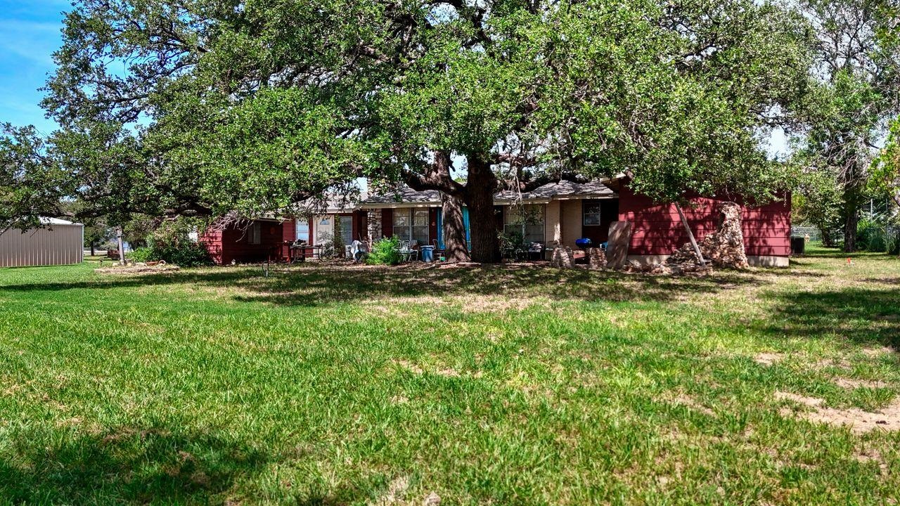 110 West Lakecrest Drive Bluffton, TX 78607 - Photo 3 of 45