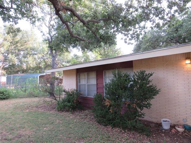110 West Lakecrest Drive Bluffton, TX 78607 - Photo 4 of 45