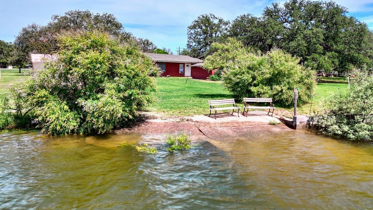 110 West Lakecrest Drive Bluffton, TX 78607 - Photo 43 of 45