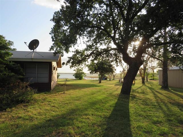 110 West Lakecrest Drive Bluffton, TX 78607 - Photo 6 of 45