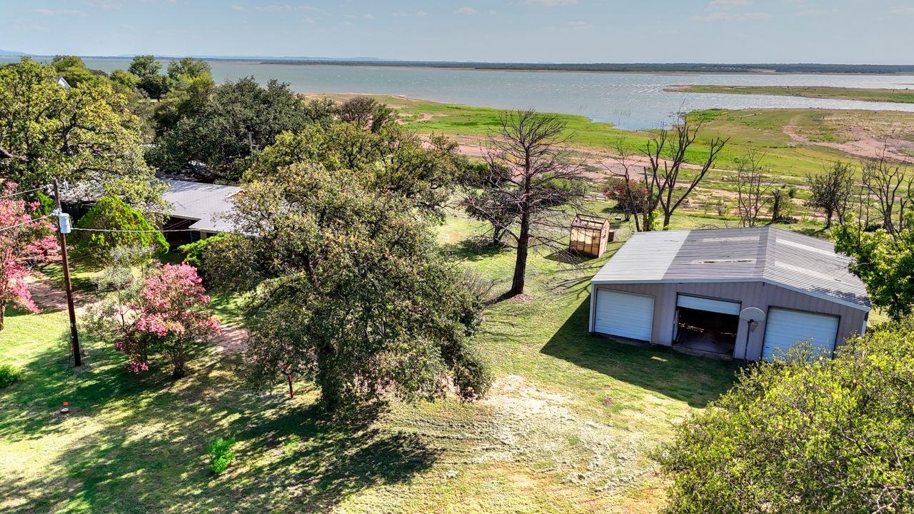 110 West Lakecrest Drive Bluffton, TX 78607 - Photo 8 of 45