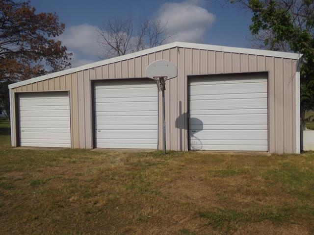 110 West Lakecrest Drive Bluffton, TX 78607 - Photo 10 of 45