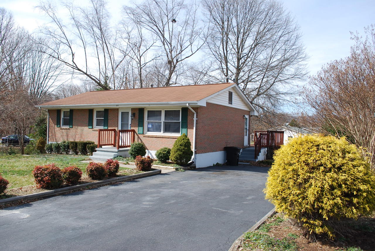 5321 Palm Valley Road Roanoke, VA 24019 - Photo 1 of 43 Front View