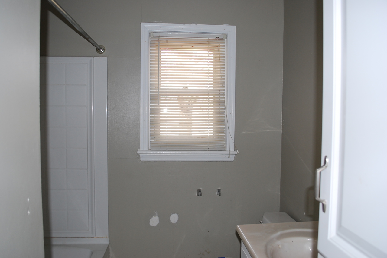 5321 Palm Valley Road Roanoke, VA 24019 - Photo 20 of 43 Full Bathroom