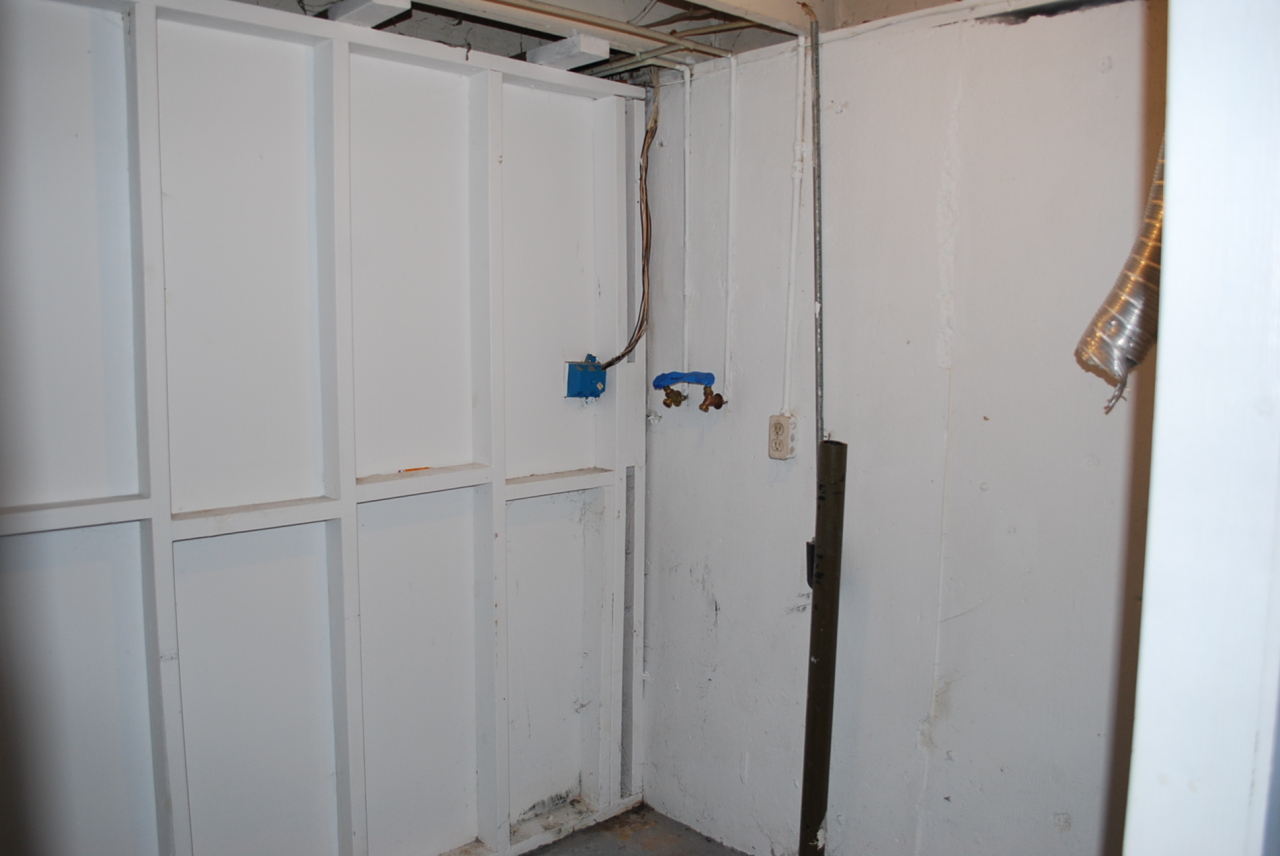 5321 Palm Valley Road Roanoke, VA 24019 - Photo 31 of 43 Laundry Area