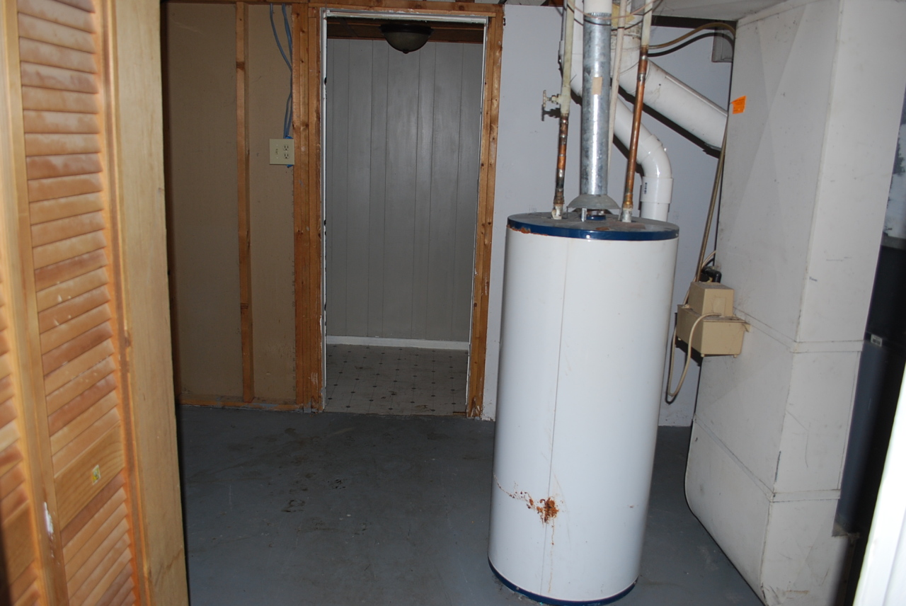 5321 Palm Valley Road Roanoke, VA 24019 - Photo 33 of 43 Utility Rooom