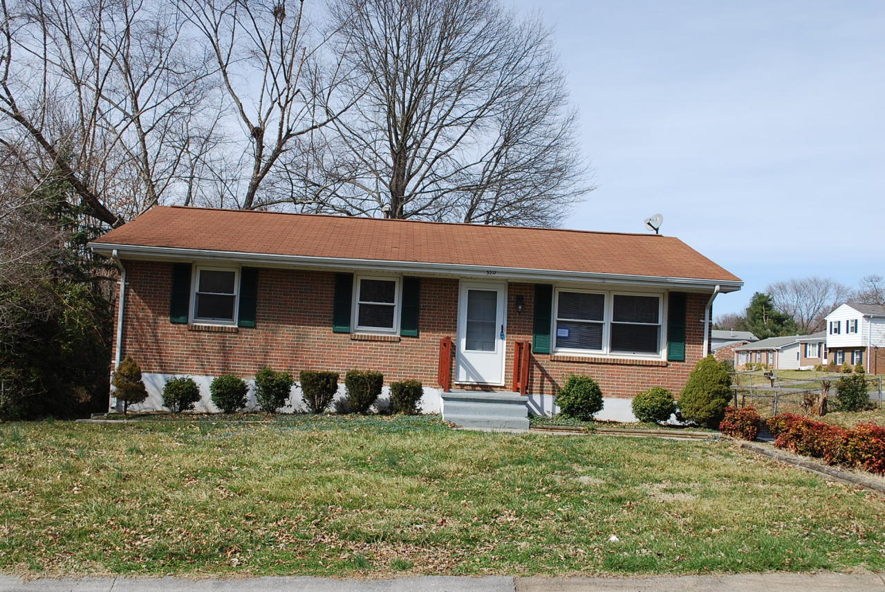 5321 Palm Valley Road Roanoke, VA 24019 - Photo 34 of 43 Front View
