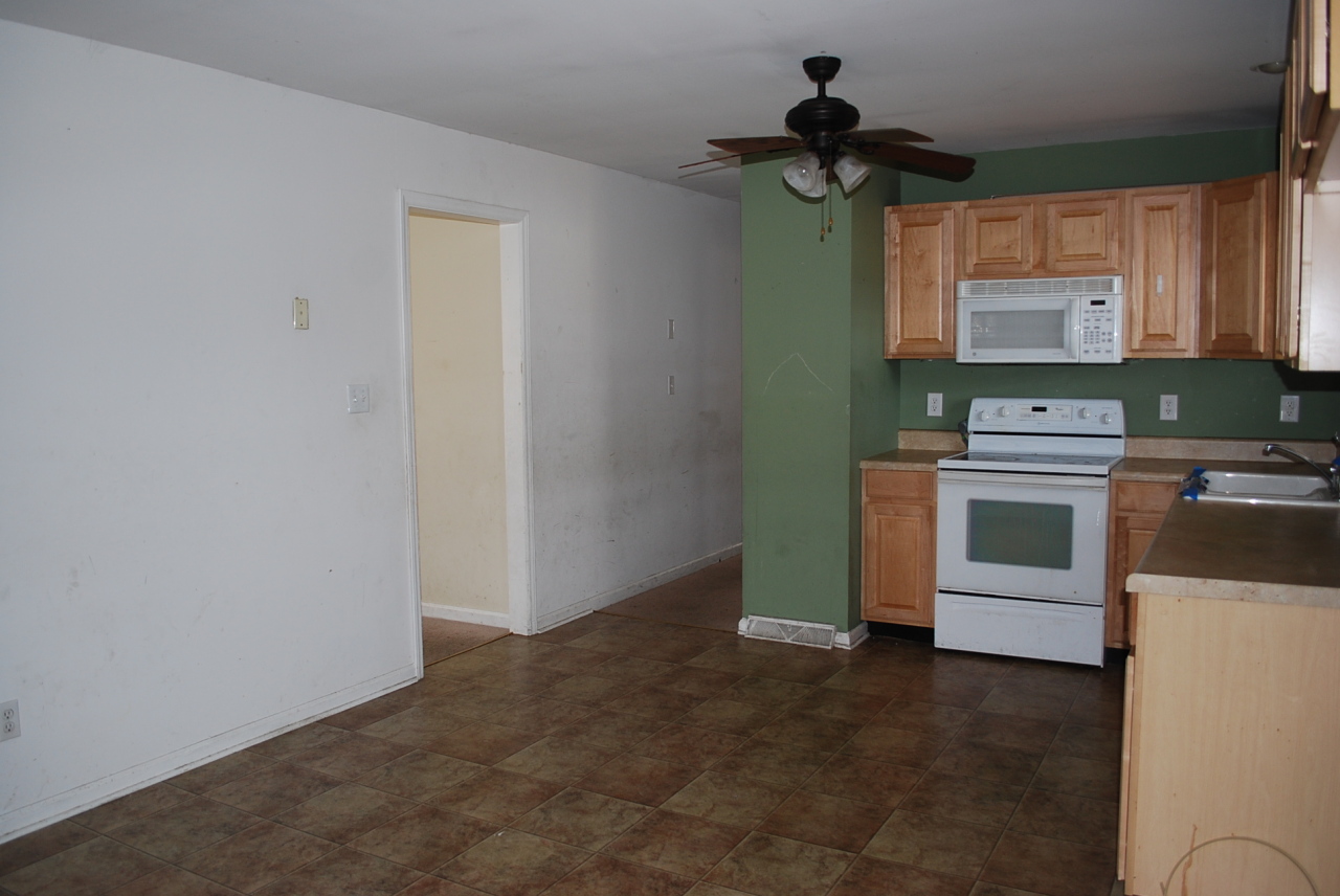 5321 Palm Valley Road Roanoke, VA 24019 - Photo 6 of 43 Kitchen