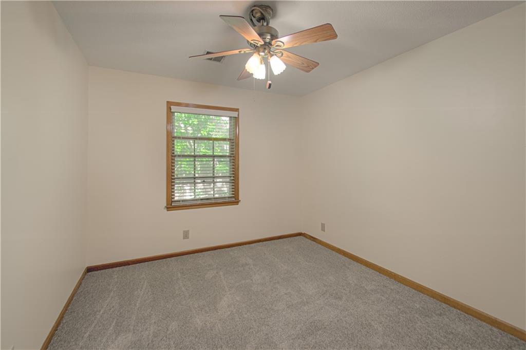 8209 Bell Road Lenexa, KS 66219 - Photo 28 of 49
