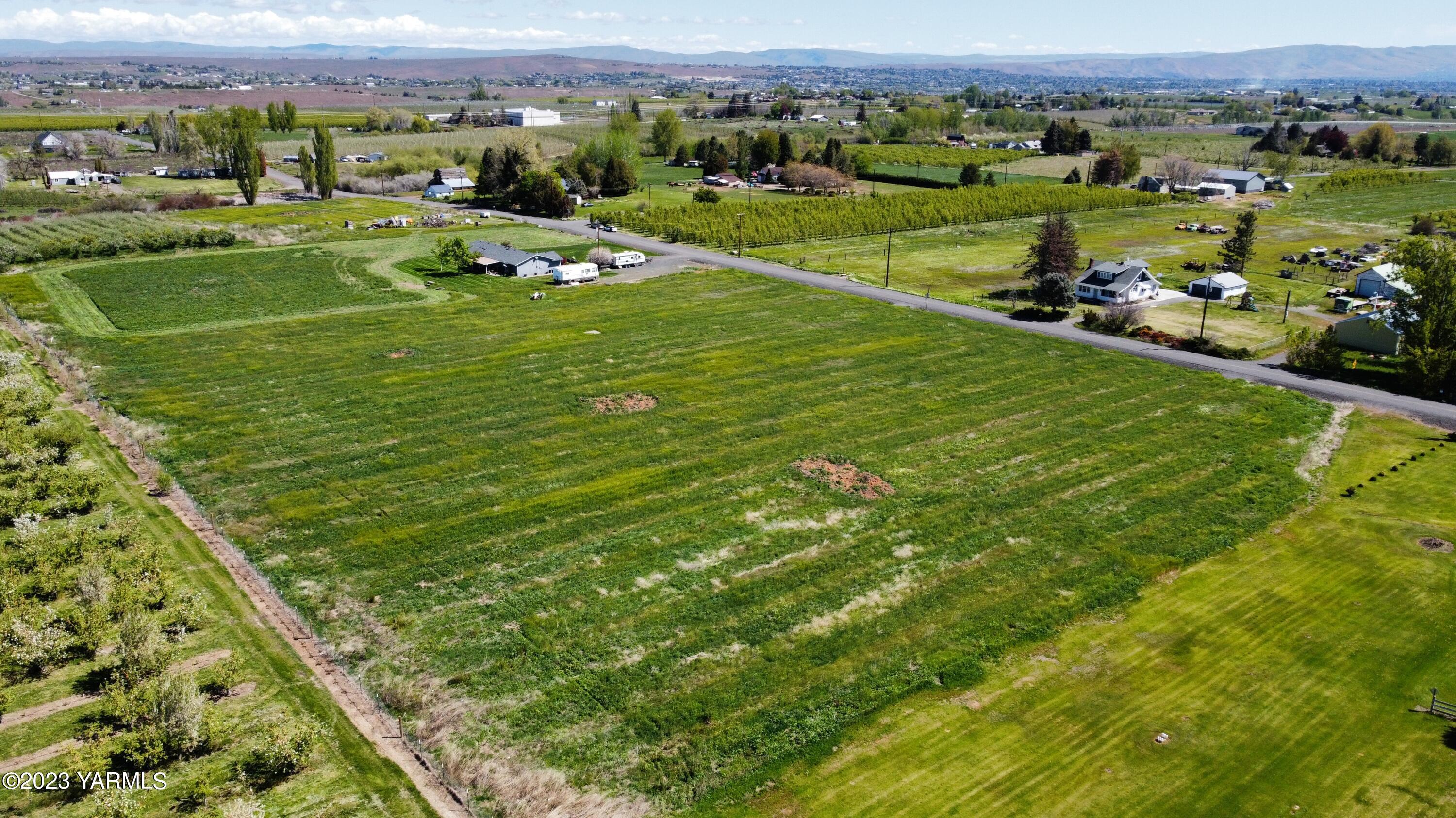 Nka Nka Carlson Road Yakima, WA 98903 - Photo 3 of 3 an aerial view of a houses with outdoor view and green space