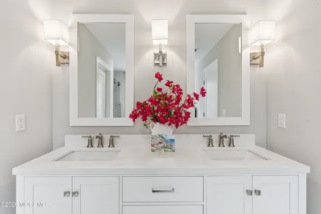 $899,900 | 4052 Heron Drive, Farmingdale, NJ 07727