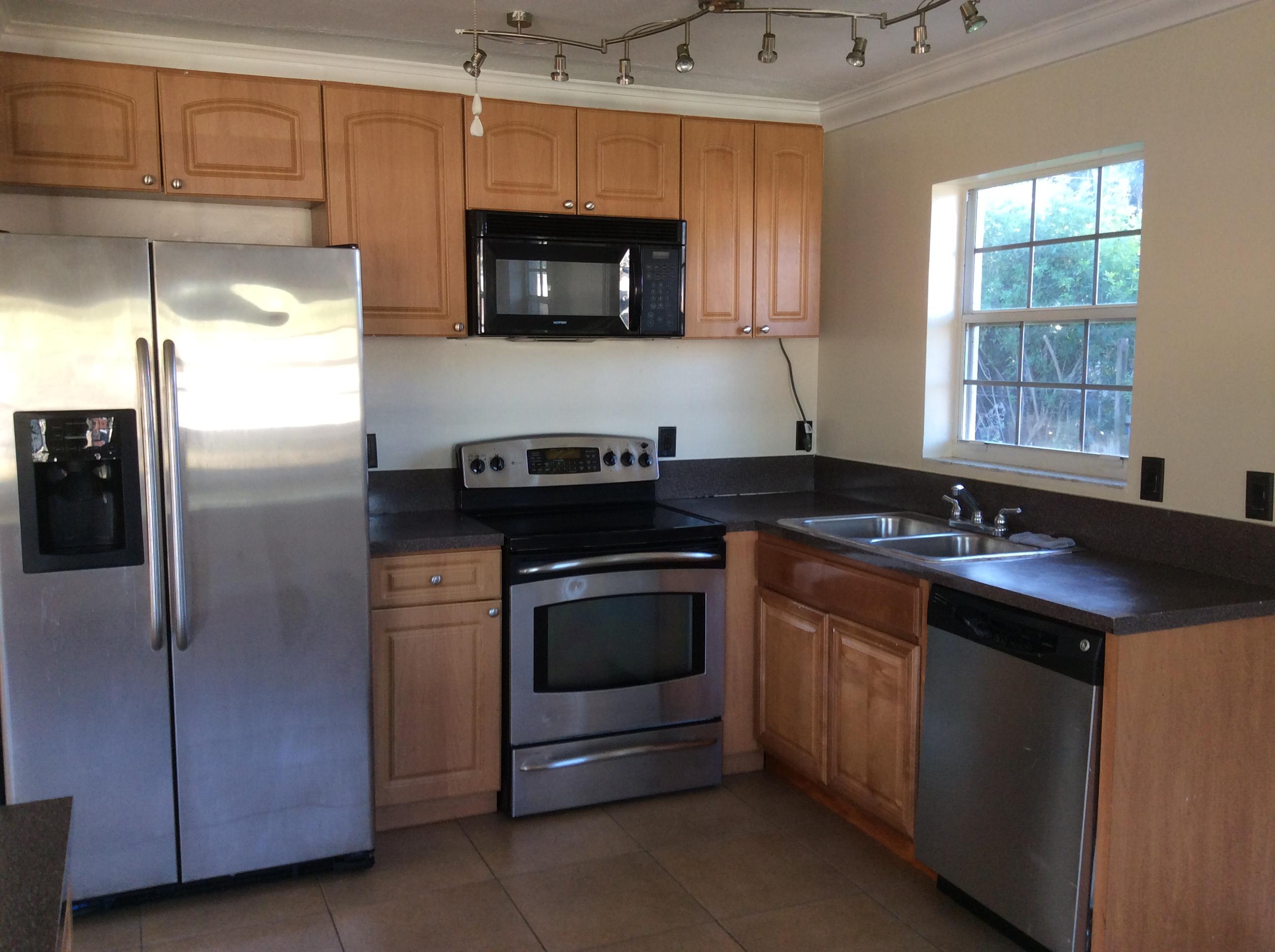 1140 Cheryl Road Haverhill, FL 33417 - Photo 2 of 19 IMG_1229