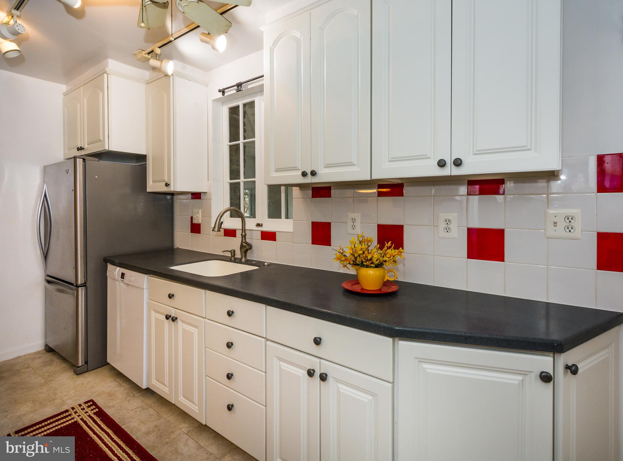 736 Warwick Road Baltimore, MD 21229 - Photo 18 of 54 Redesigned kitchen with red and white tile