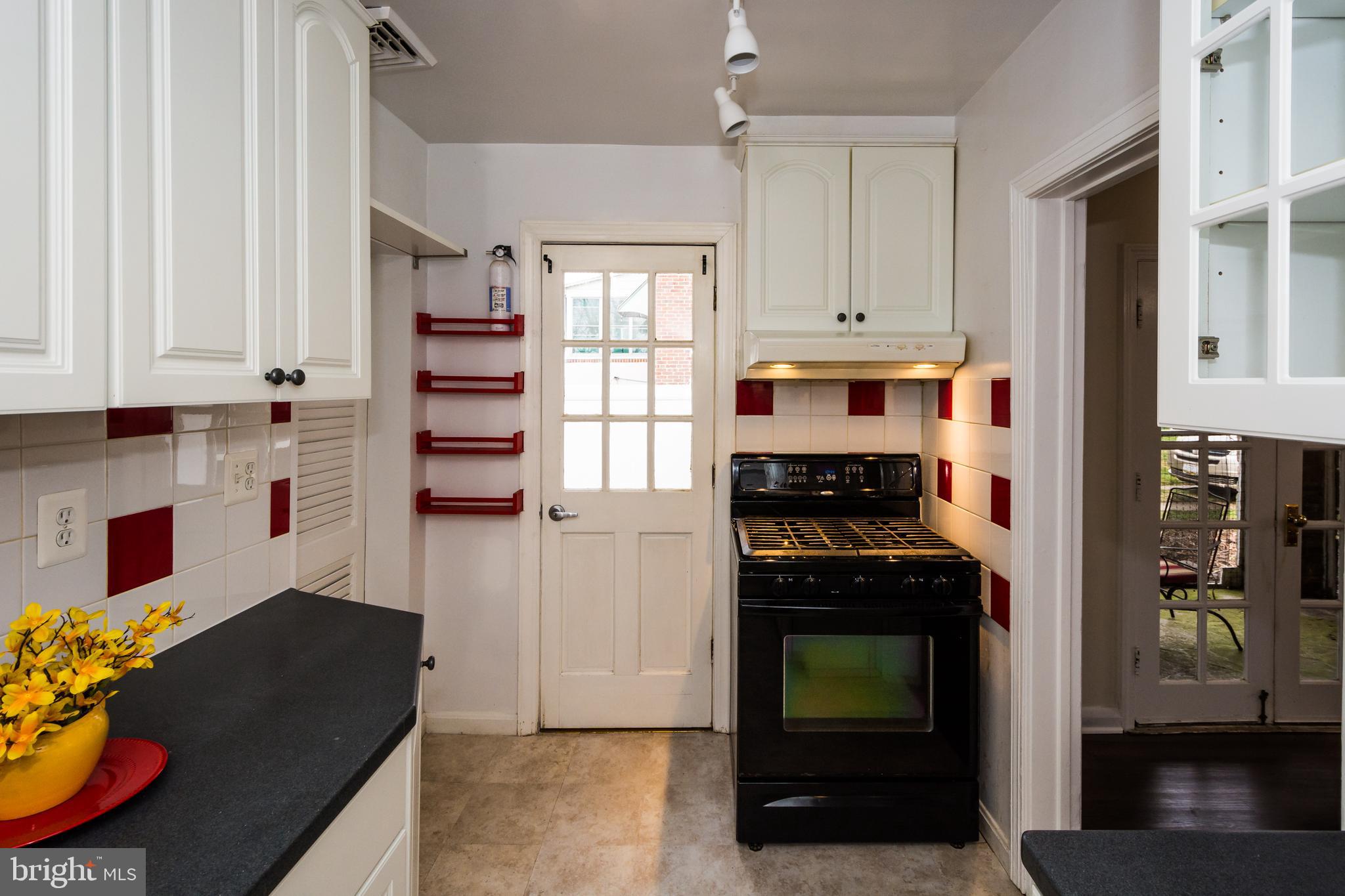 736 Warwick Road Baltimore, MD 21229 - Photo 19 of 54 Wow factor for gallery cute and nice work stations