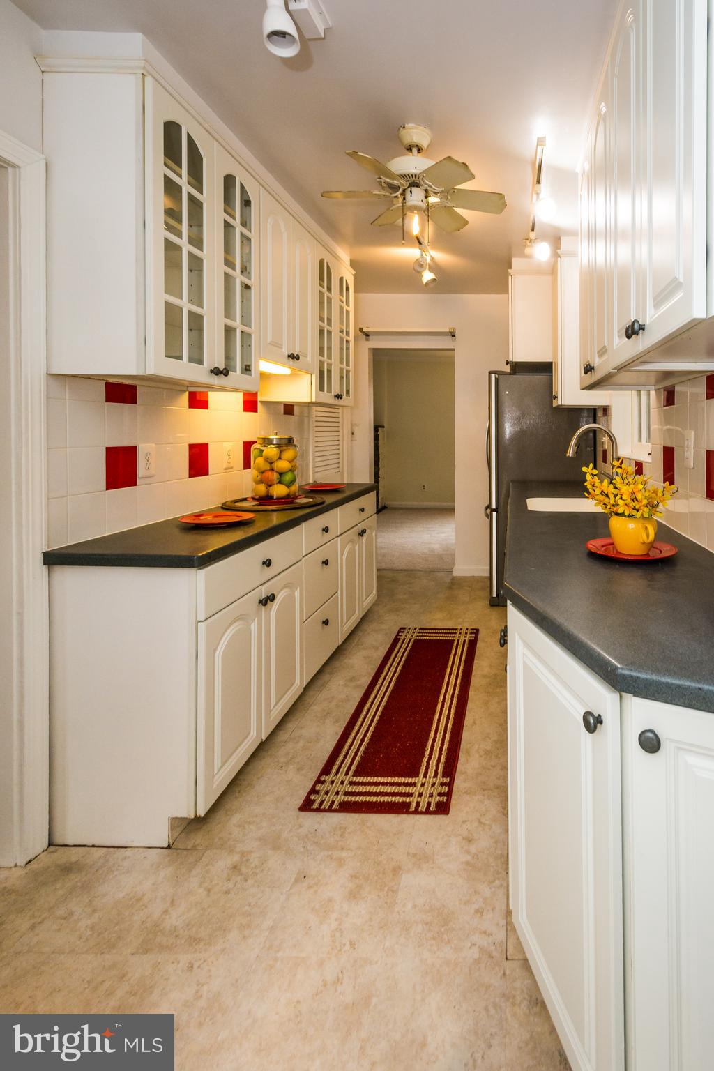 736 Warwick Road Baltimore, MD 21229 - Photo 23 of 54 Entry for great socializing and serving