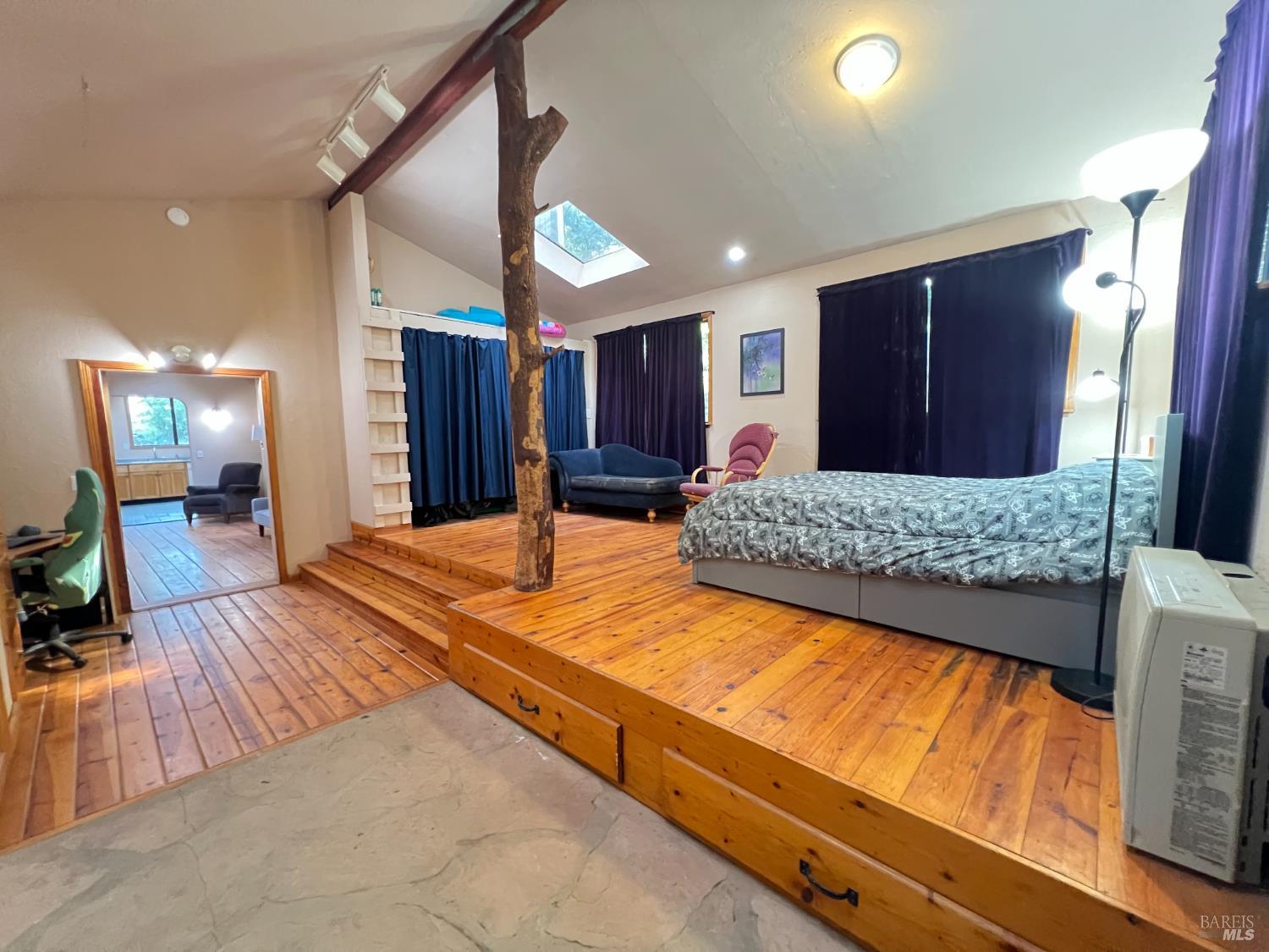 4000 Ridgewood Road Willits, CA 95490 - Photo 19 of 42 a large bedroom with a large bed and a dresser