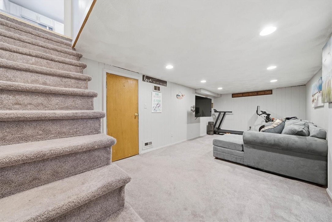 11 Midway Drive Warwick, RI 02886 - Photo 21 of 28