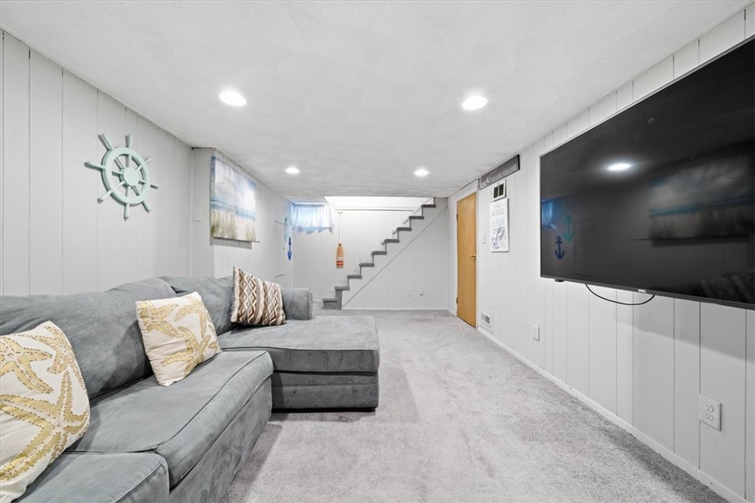 11 Midway Drive Warwick, RI 02886 - Photo 22 of 28