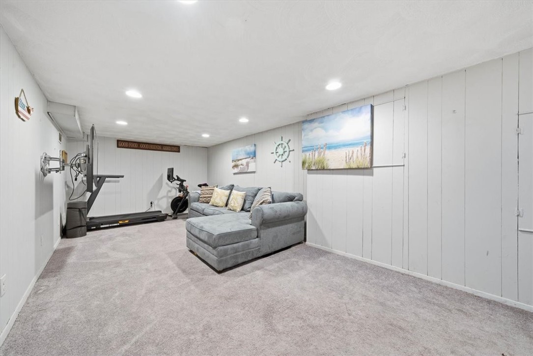 11 Midway Drive Warwick, RI 02886 - Photo 23 of 28