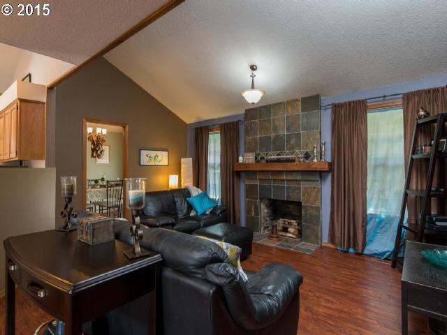 430 Lawton Road Oregon City, OR 97045 - Photo 3 of 16 Gallery Image 3