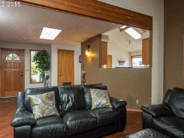 430 Lawton Road Oregon City, OR 97045 - Photo 4 of 16 Gallery Image 4