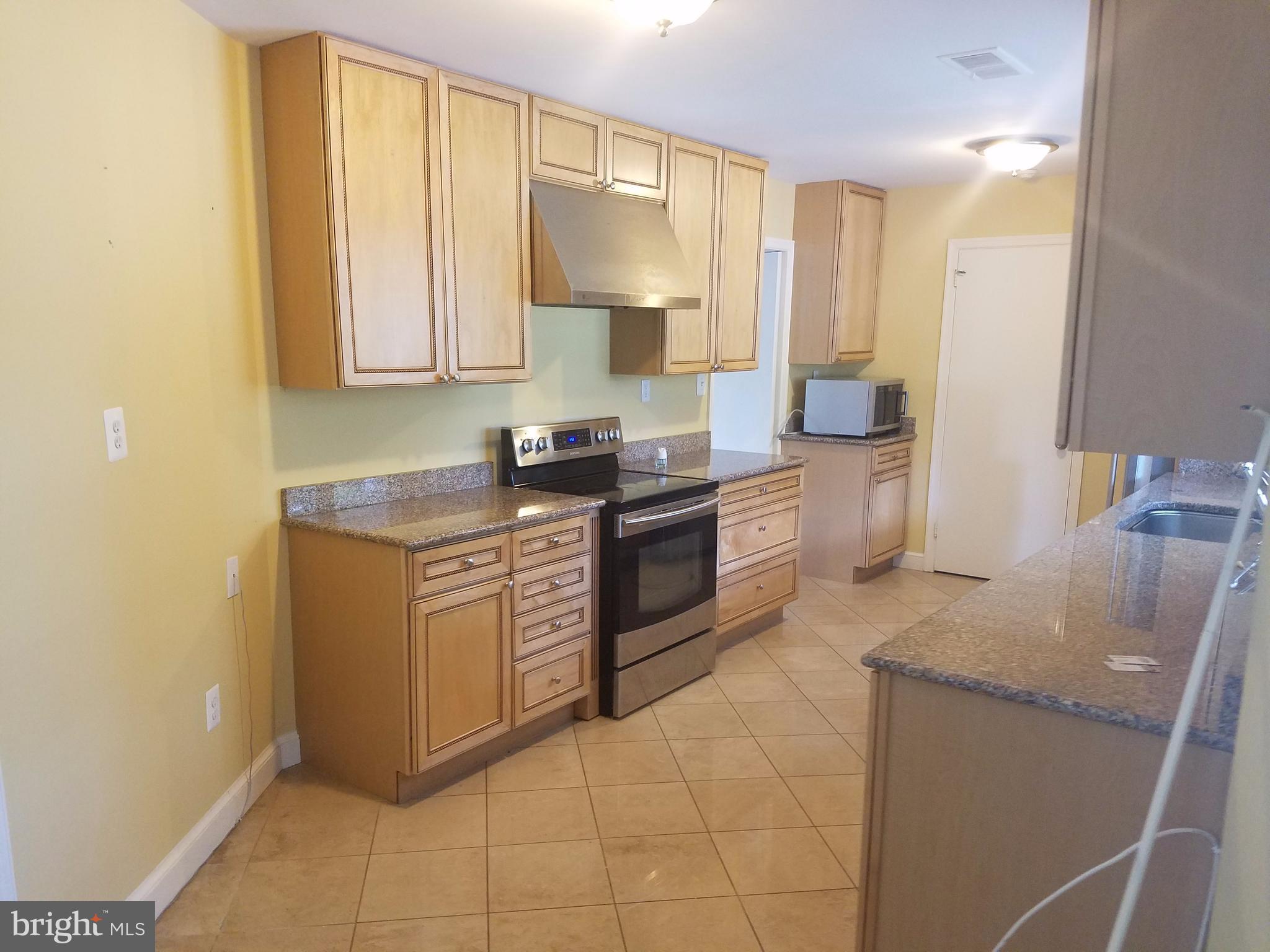 11290 South Glen Road Potomac, MD 20854 - Photo 12 of 25 Kitchen