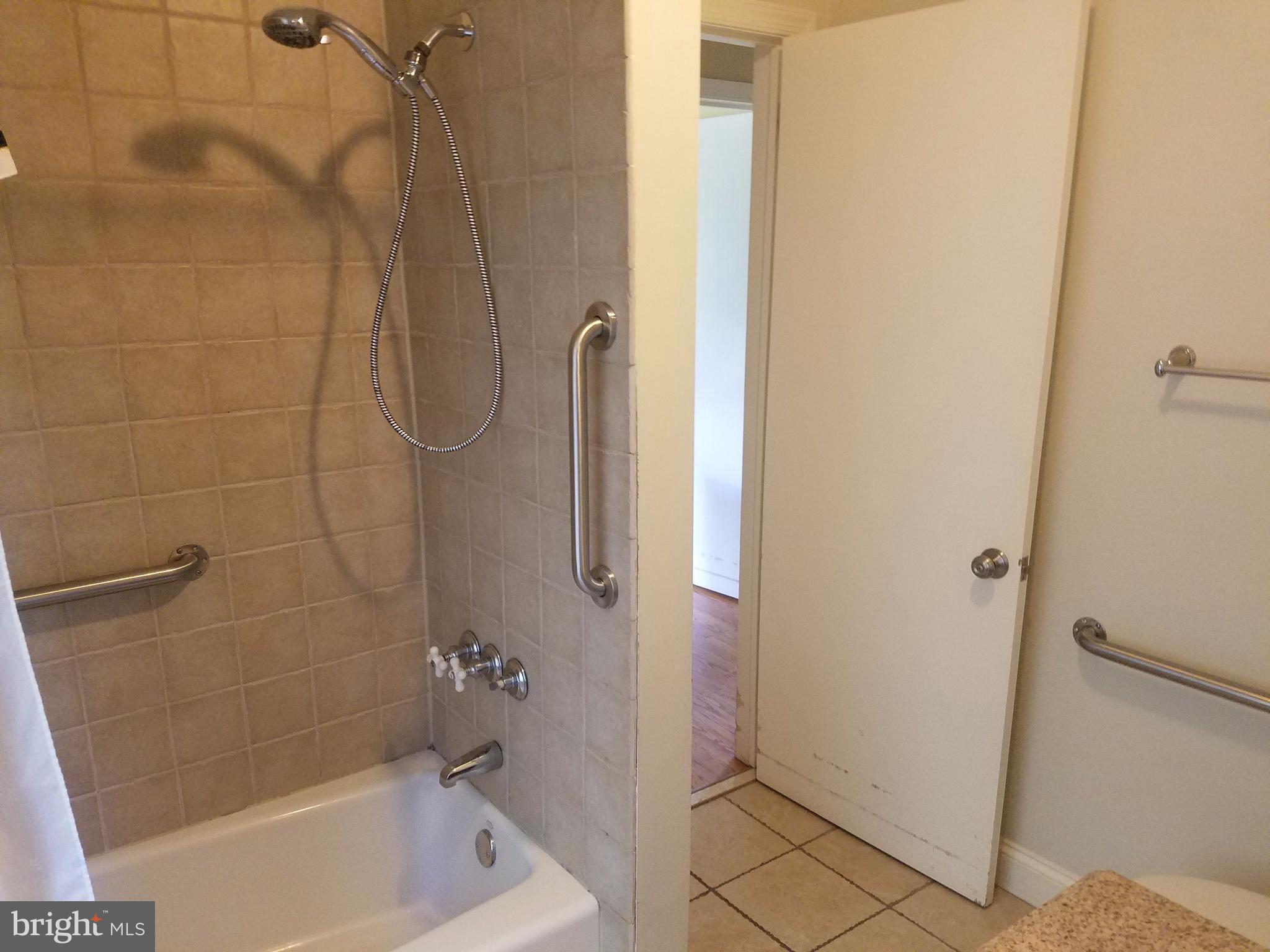 11290 South Glen Road Potomac, MD 20854 - Photo 16 of 25 Bath