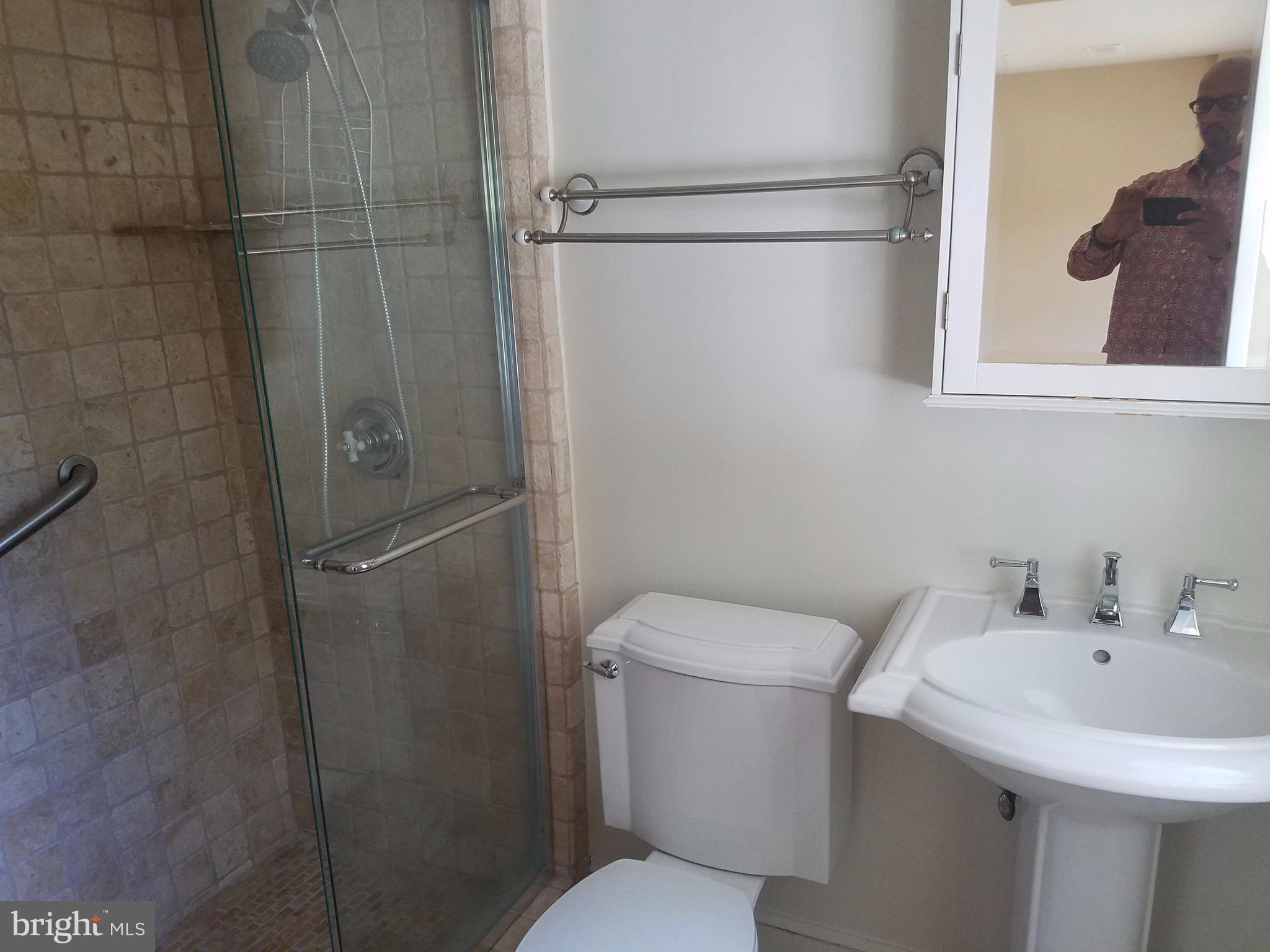 11290 South Glen Road Potomac, MD 20854 - Photo 18 of 25 Bath