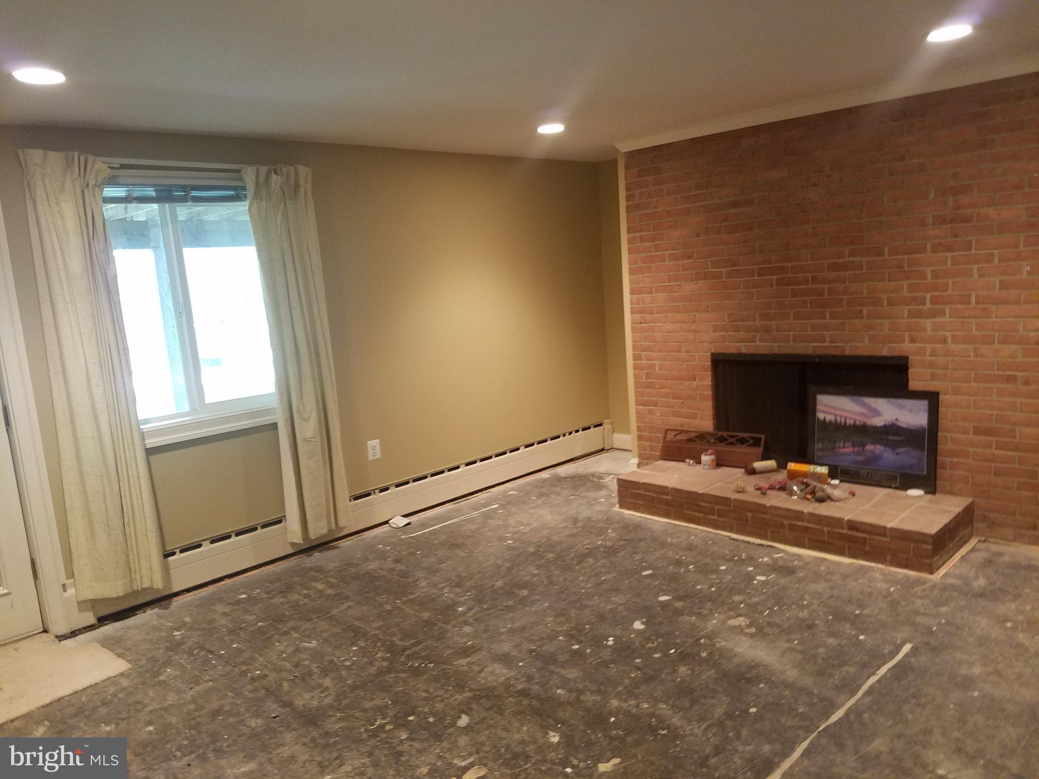 11290 South Glen Road Potomac, MD 20854 - Photo 19 of 25 Family Room