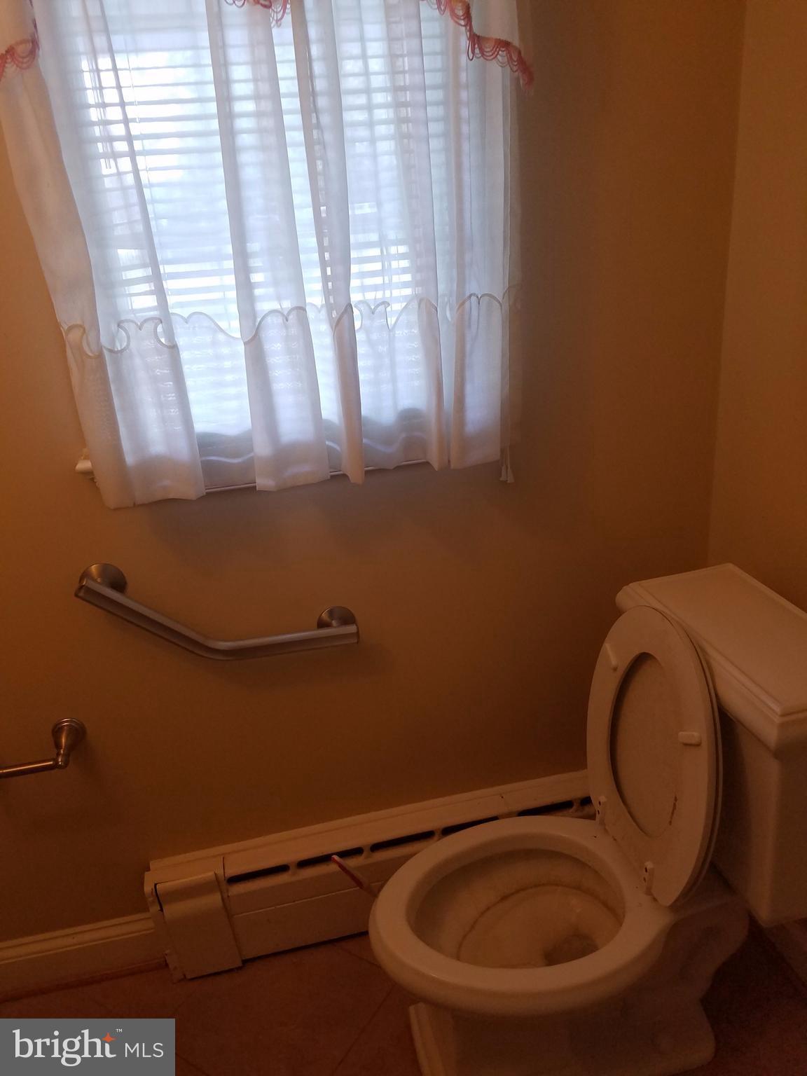 11290 South Glen Road Potomac, MD 20854 - Photo 20 of 25 Bath