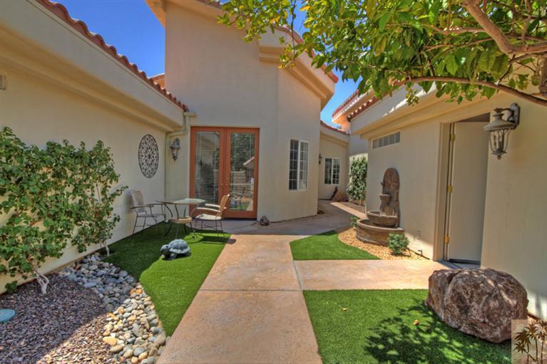 79175 Bermuda Dunes Drive Bermuda Dunes, CA 92203 - Photo 4 of 21 a front view of a house with garden