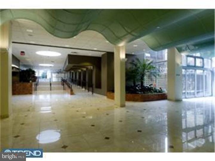 1919 Chestnut Street, Unit 1011 Philadelphia, PA 19103 - Photo 2 of 5