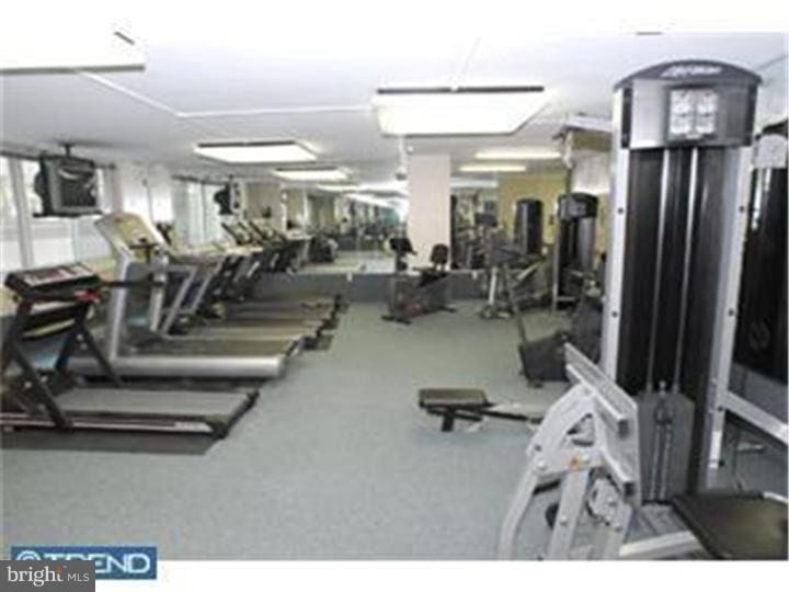 1919 Chestnut Street, Unit 1011 Philadelphia, PA 19103 - Photo 4 of 5