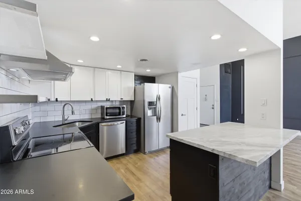 $465,000 | 334 West Medlock Drive, Unit C201, Phoenix, AZ 85013