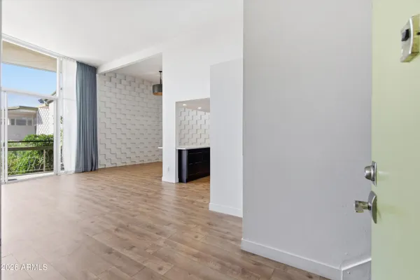 $465,000 | 334 West Medlock Drive, Unit C201, Phoenix, AZ 85013