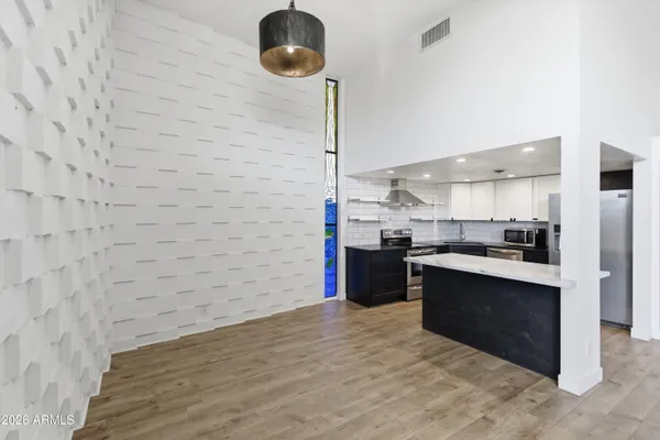 $465,000 | 334 West Medlock Drive, Unit C201, Phoenix, AZ 85013