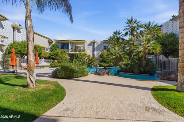$465,000 | 334 West Medlock Drive, Unit C201, Phoenix, AZ 85013
